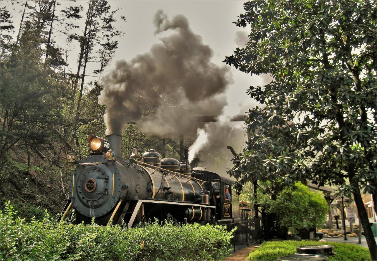 Rest Assured, Wifi, 1089 Free Tickets Each Paid Day, Dollywood And More بيدجن فورج المظهر الخارجي الصورة